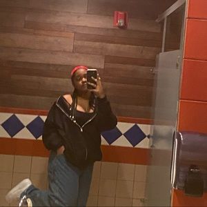 Meet your Posher, Emiola